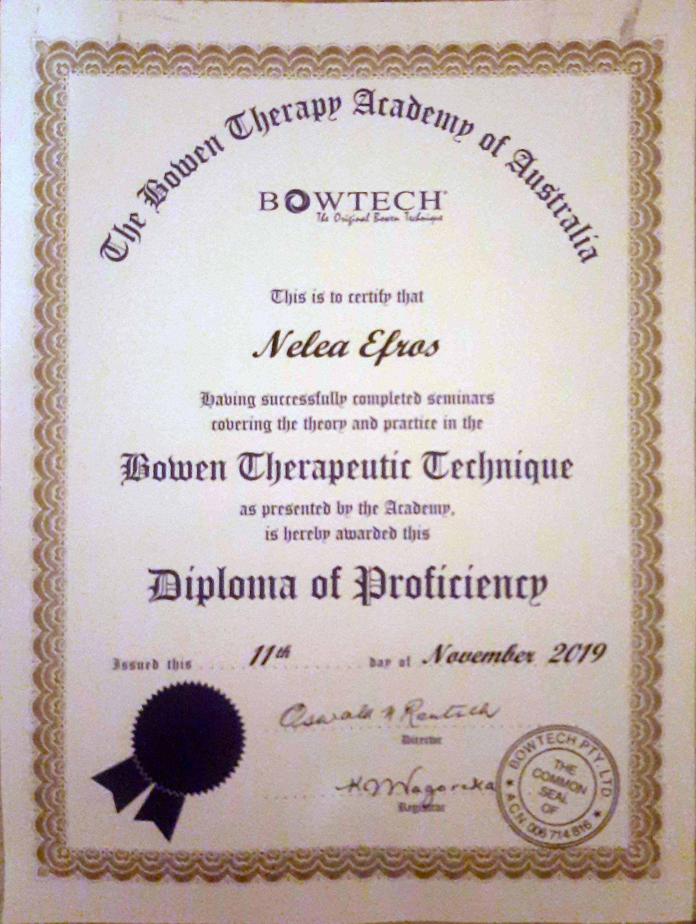  Gemini a spus Această imagine este o fotografie a unei diplome oficiale de certificare profesională, având un aspect clasic și autoritar.  Iată descrierea detaliată a elementelor vizuale și a textului:  Designul și Cadrul Fundalul: Documentul are o culoare crem/galben pal, specifică actelor oficiale tipărite pe hârtie de calitate.  Bordura: Diploma este încadrată de o bordură decorativă complexă, de culoare maronii-aurie, cu un model repetitiv de tip valuri sau volute, care îi conferă un aspect elegant și sobru.  Conținutul Textual (de sus în jos) Textul este scris folosind o combinație de fonturi caligrafice și caractere clasice:  Antetul: În partea de sus, scris arcuit cu un font de tip gotic/caligrafic: "The Bowen Therapy Academy of Australia".  Logo-ul: Sub antet se află logo-ul instituției: "BOWTECH - The Original Bowen Technique".  Certificarea: Textul continuă cu: "This is to certify that", urmat de numele absolventului scris de mână sau cu un font caligrafic cursiv: "Nelea Efros".  Descrierea cursului: "Having successfully completed seminars covering the theory and practice in the Bowen Therapeutic Technique as presented by the Academy, is hereby awarded this".  Titlul Diplomei: Scris mare, cu font gotic îngroșat: "Diploma of Proficiency".  Elemente de Autentificare (în partea de jos) Data emiterii: Este specificată data de 11 noiembrie 2019 (Issued this 11th day of November 2019).  Semnăturile: În partea dreaptă jos, se află semnăturile olografe ale directorului și registrarului academiei.  Sigiliile:  În colțul din stânga jos, se află un sigiliu negru zimțat, sub formă de stea cu multe colțuri, cu două panglici negre care atârnă sub el.  În colțul din dreapta jos, se observă un sigiliu rotund, sec (embosat), pe care scrie: "Bowtech Pty. Ltd. - The Common Seal of ACN 006 714 816".  Imaginea reprezintă un document de recunoaștere a competenței profesionale, fiind o dovadă a expertizei deținute de persoana menționată în tehnica terapeutică Bowen.